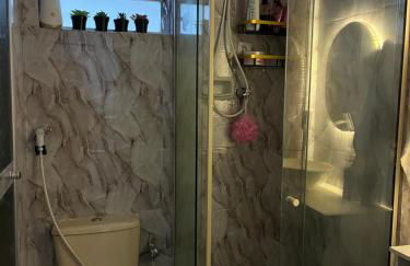 Quarto com ar condicionado em apt compartilhado e estacionamento grátis - Foto 6