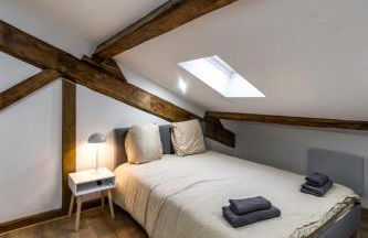 MAISON LE GRATTE CIEL - séminaire ou famille, salle de réunion, 8 chambres Clim, Jardin & Salle de sport - Foto 7