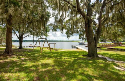 Lake Winnott Home with Boat Ramp and Dock - Foto 1