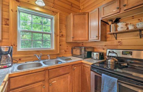 Cozy Boone Cabin with Deck Close to Downtown! - Foto 9