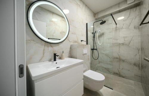 "Golden Sky"Rooftop Pool Villa - Photo 30