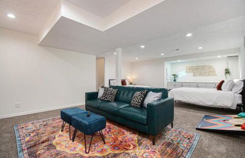 Cozy & Elegant Gem Fenced Yard BBQ & Games - Foto 35