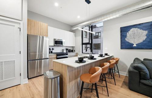 Edgewater Apt with Free Parking Gym Modern Living - Photo 2