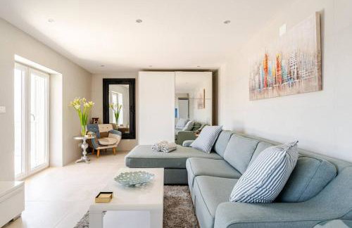 Blue Views Villa with Heated Pool and Jacuzzi - Photo 31
