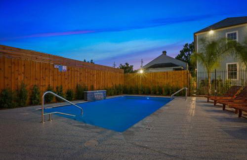 Spacious 5BR Urban Retreat with Balcony & Pool - Foto 36