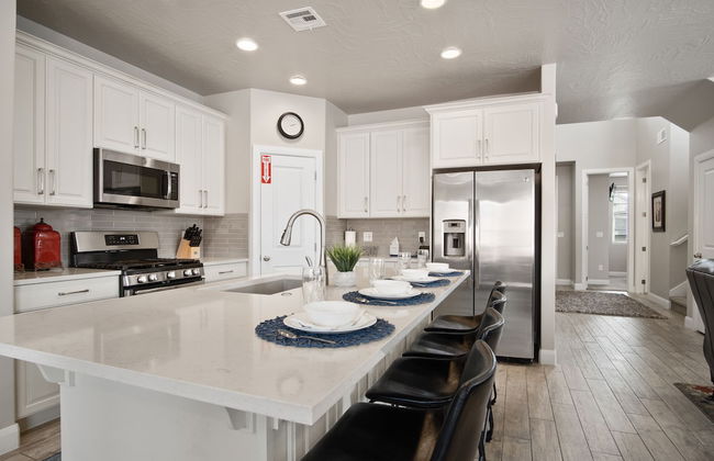 All Inn the Family - Photo 9