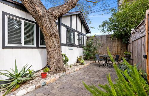 Santa Barbara Beach Cottage - Photo 28