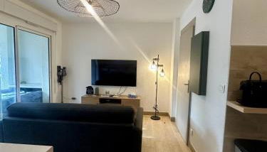 Appartement en rez de jardin-Proche du centre - Foto 3