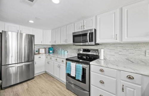 *OCEAN FRONT* Pier-adise 2Bed/2Bath, Sleeps 8 - Photo 42