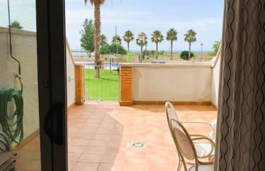 Onze - primera línea de mar con piscina - Foto 8