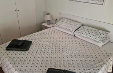 2 bedroom apartment - Sleeps 4 - Pool - Garden - Foto 8