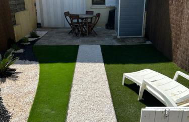 Appartement T2 avec son rez de jardin de 40 m2 5 couchages 250m de la plage et 15km de l'Arena - Foto 3