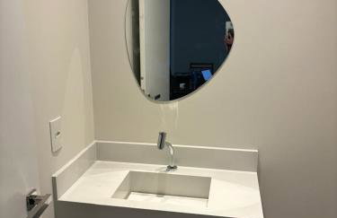 Apto Elegante com Localização Privilegiada e Rooftop incrível - Foto 18