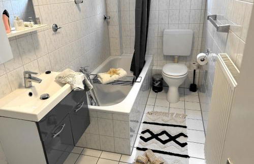 VAZ Apartments Haus Langerfeld für Monteure, TV, WLAN, Küche, nahe 3M und EDE - Foto 32