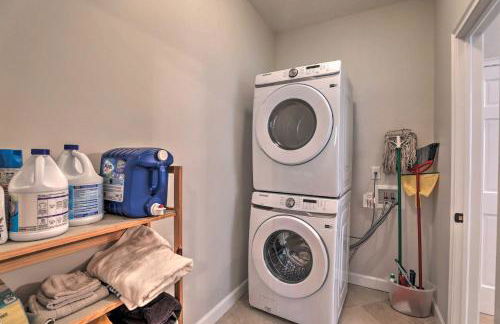 Lakefront Retreat with Game Room and Private Dock! - Foto 27