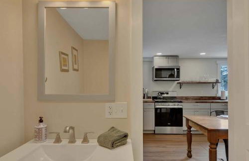 Charming Family Saratoga Home Walk to Track & Downtown - Photo 17