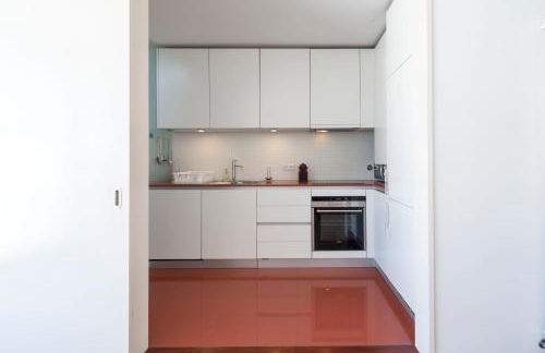 LovelyStay - Casas Brancas - Modern Apartment with Balcony & free private parking - Foto 8