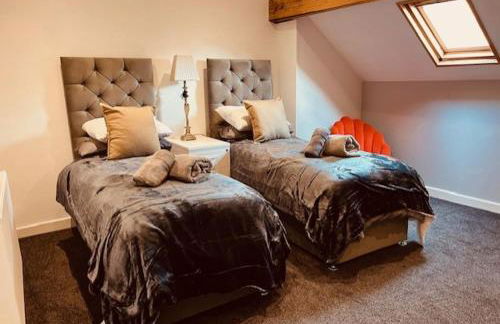 Spacious 5 Bedroom Home in Central Kidderminster with Private Parking and Electric Vehicle Facilities, Easy Access to Birmingham and Nearby Towns - Foto 55