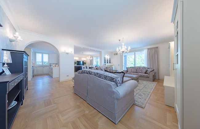 Luxury Lakefront Catullo with pool - Photo 38