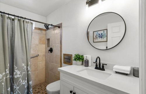 Backyard Oasis Heated Pool Game Room Gazebo - Foto 49