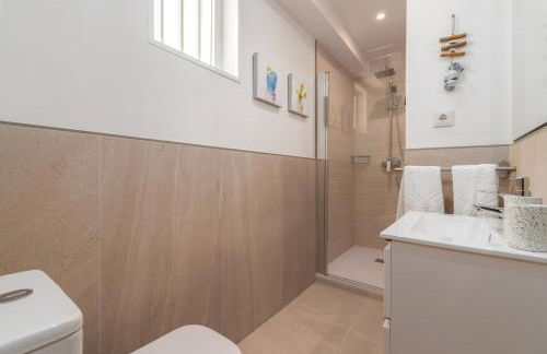 Stunning Beachfront apartment with Sea Views - Foto 12