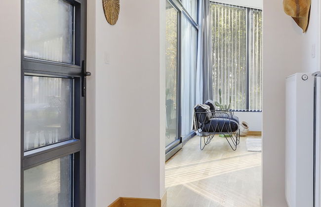 Getaway With Covered Veranda - Photo 2