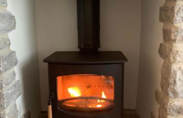 The Beautiful Bobbin - Premium Cottage with views, local walks, wood burner & pubs - Photo 19