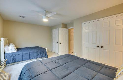 Modern Woodlands Townhome with Spacious Yard and Patio - Photo 21