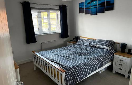 Brackley near Silverstone Grand Prix 3 double bed family home - Photo 3