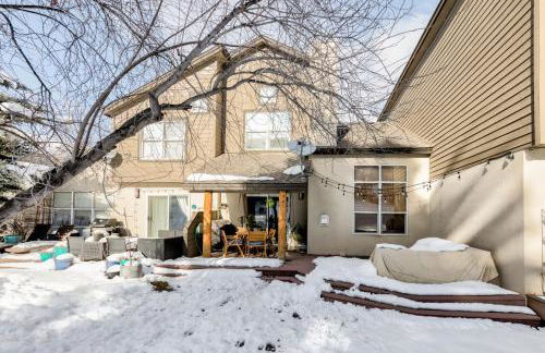 Perfectly Located 3 Bed 3.5 Bath Beautiful Townhome - Photo 32