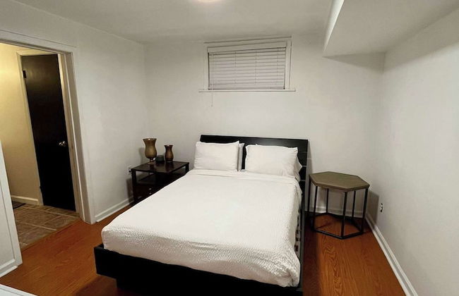 Steps From Downtown Minutes to the Airport - Photo 3