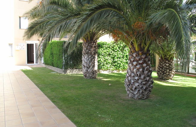 Apartment in Roses Near Sandy Beach - Photo 2