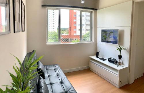 205- Apartamento 1 quarto suite, Encantador, amplo e decorado, mobiliario moderno, cozinha completa com utensílios , Excelente vista da cidade e localização privelegiada no bairro Bigorrilho , - Photo 1