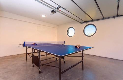 VILLA CVITA is a modern 5-bedroom villa with a Jacuzzi, a Gym and Finnish Sauna, a heated pool, and amazing views - Foto 38