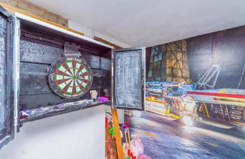 Snowdon House, 8 bedrooms, sleep 16, close to Blackrock Sand - Photo 11