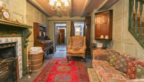 The Precinct House - Photo 3