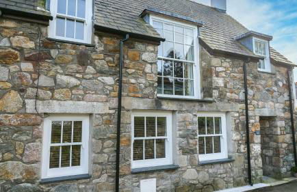 Custom Mews - Photo 2