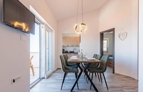 Beautiful Apartment In Prizna With Wifi - Photo 19