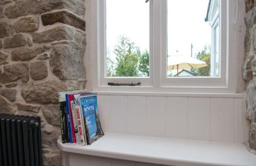 Lovely Cottage by Coastal Footpath & Surf Beaches! - Photo 27