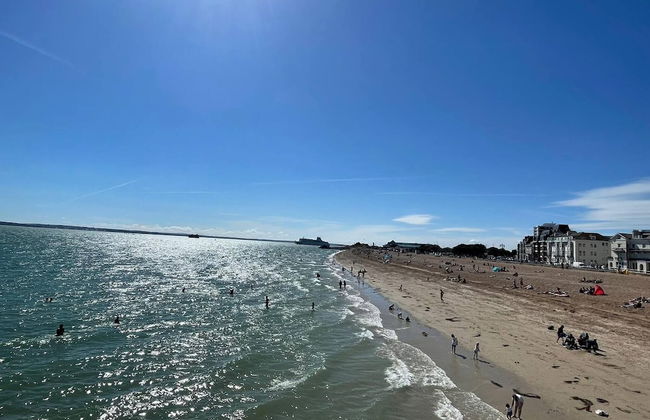 Stunning Beach House At Southsea, Portsmouth - Photo 23
