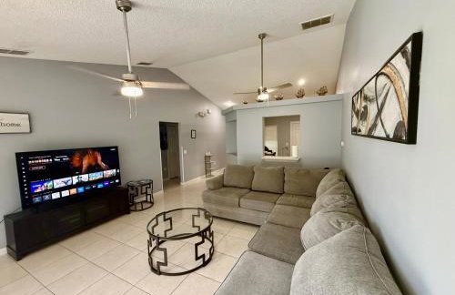 Grand Deluxe Pines 3BR Pool Home near Disney - Foto 8