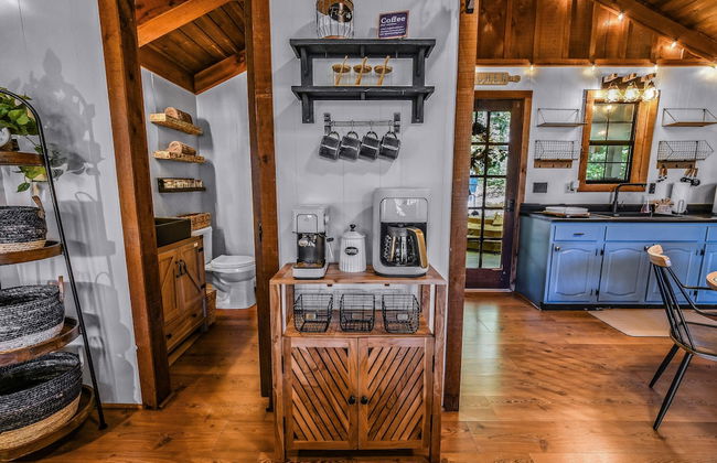 Cliff Haven 1 Bedroom Cabin by RedAwning - Photo 28