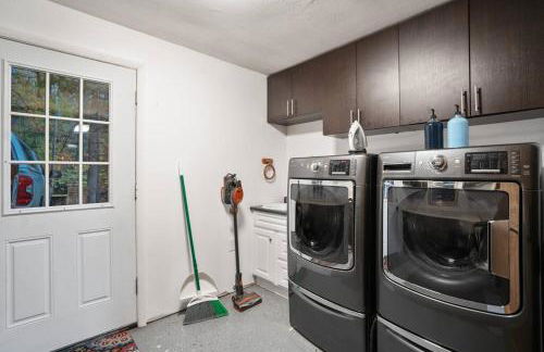 Cozy Bear-Themed Mountain Cabin, Relaxing Hot Tub - Foto 26