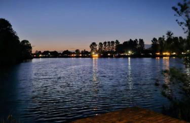 Still Waters Luxury Retreat with Hot Tub -Tattershall Lakes - Foto 13