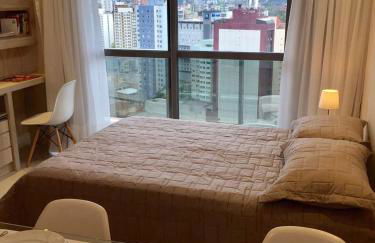 Estudio moderno com linda vista para a Serra - Foto 14