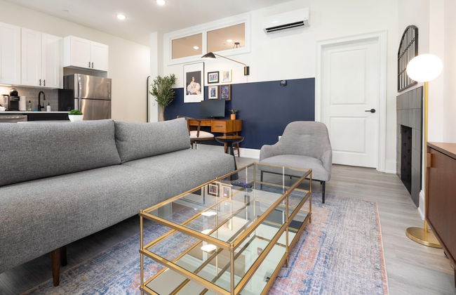 Sosuite Juliet Balcony 1BR Apt w W D Desk - Photo 14