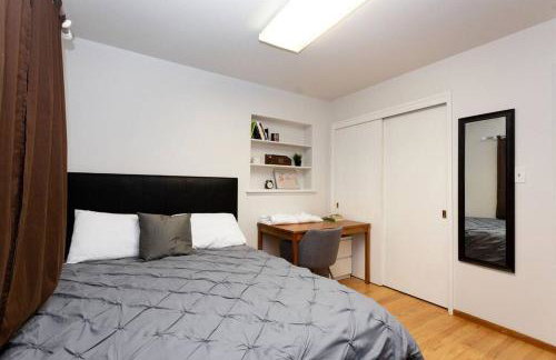 SunHouse 1410sqft BBQ 3xTVs Pets W/D Backyard - Photo 2