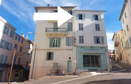 Place du Suquet - In the hart of old Cannes - 2 Min Walking distance from Palais de Festivals and Beaches - Photo 7
