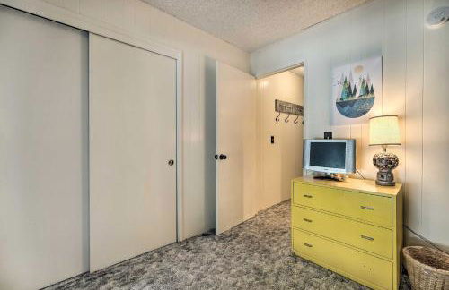 Pinecrest Retreat with Fireplace! - Photo 22