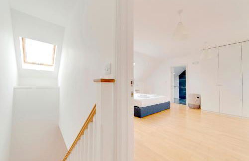 Pass the Keys 49 Byron Square Modern and Spacious 3 Bed Home with Free Parking - Foto 41